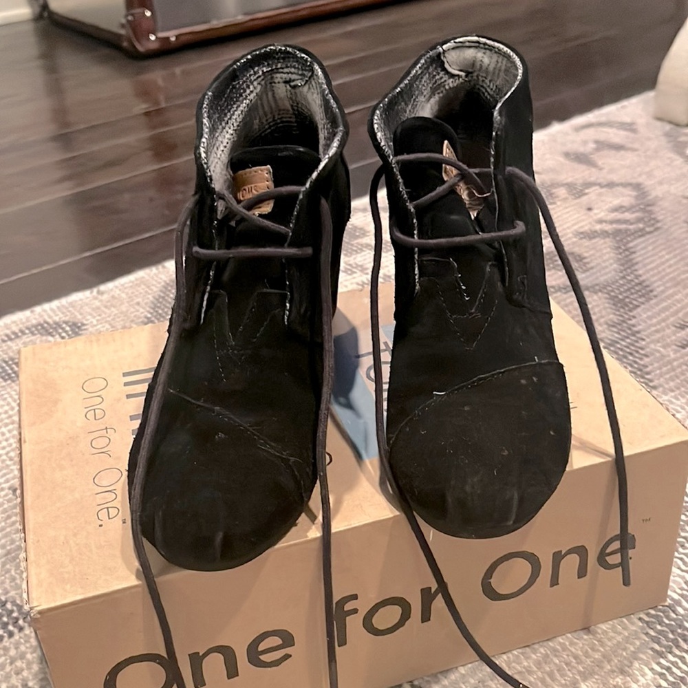 Tom’s Chukka Boots